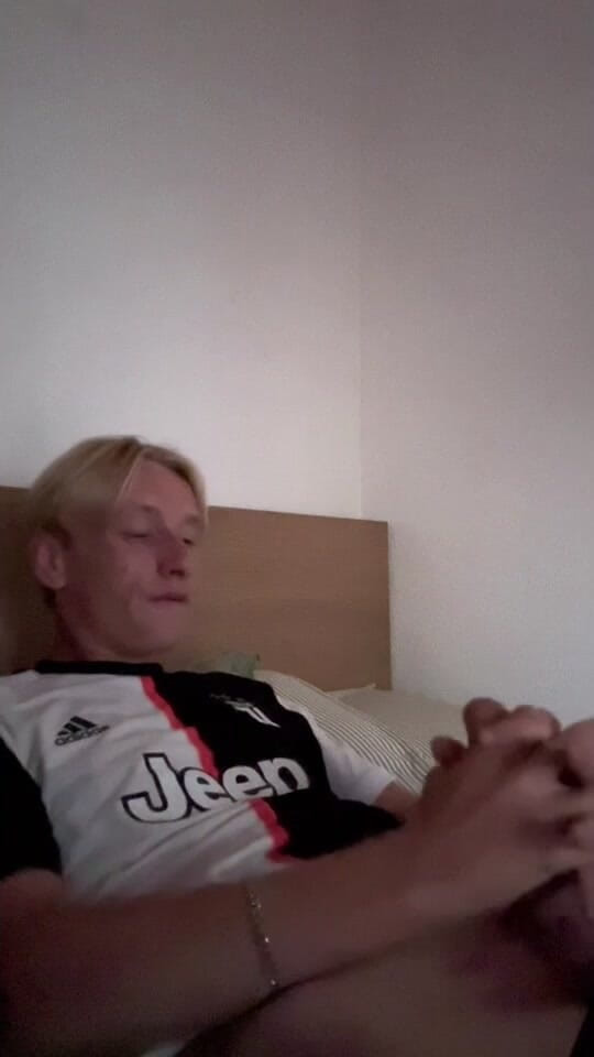 Axton Drake: Soccer bro geil masturbiert