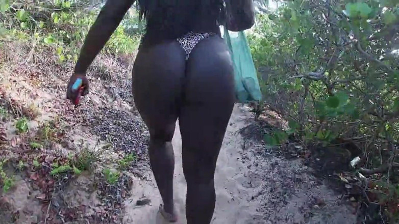 Joao the Safado: Pareja negra saliendo para una aventura sexual en la playa...