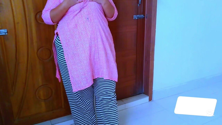 Aria Mia: Ateşli büyük memeli iri güzel kolejli kız pansiyon temizlikçisi adam...