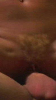 Ragazza bionda fa un bel pompino e una bella scopata ad un cazzo