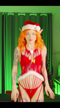 Which Christmas Outfit Looks the Best on Me in Your Opinion?