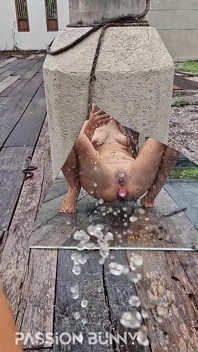 Camminata Nuda E Pisciare in Pubblico