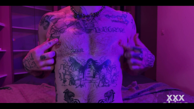 Xxx skips: Meme uçlarımla oynamak ister misin?