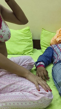 Desi Saara Stepsis dan Abang berkongkek pada Rakhi