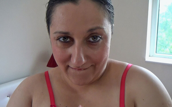 Real Sex Pass: La gordita Corta Kimberley Scott se masturba, chupa y folla...