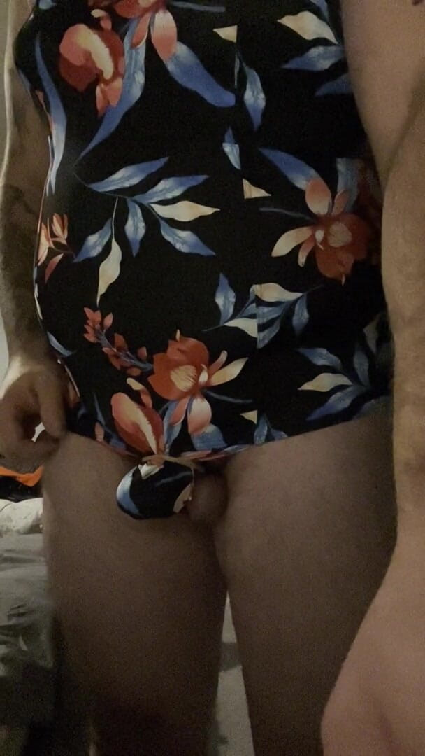 Shaun Cbt: Legare de pulă cu cross dressing peste cleme pentru sfârcuri,...