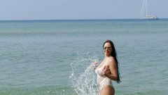 VividRedHead: VividredHead समुद्र तट पर आपको चिढ़ाने के लिए बहुत सेक्सी अधोवस्त्र पहने हुए