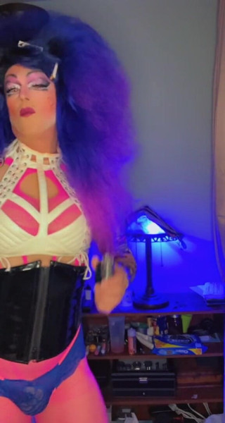 Shelly Robertss: Let me love you