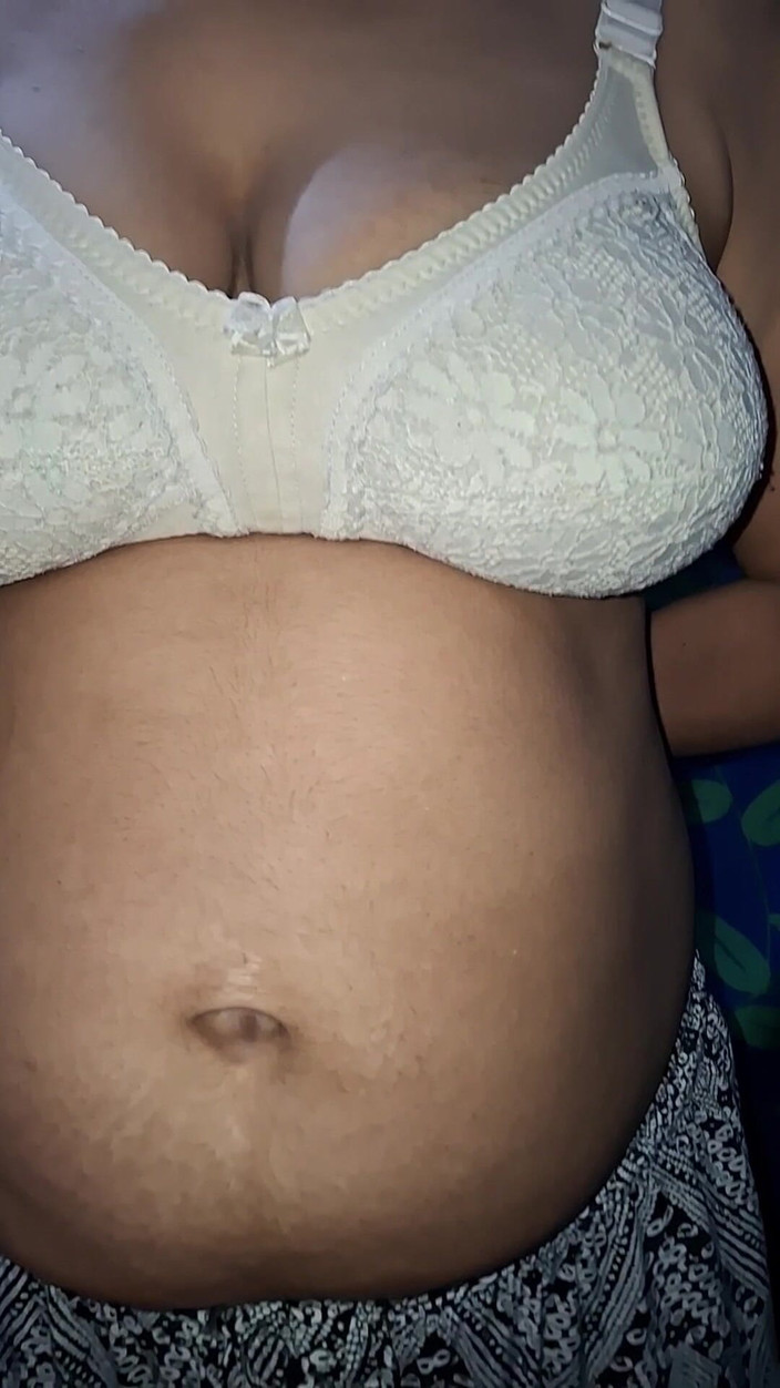 horneySonu: Sonu gioca con il vibratore