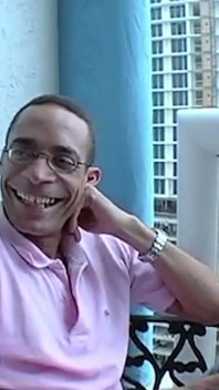 Ostentando grandes seios naturais de sua própria Vanessa Lynn é um verdadeiro anjo na cama