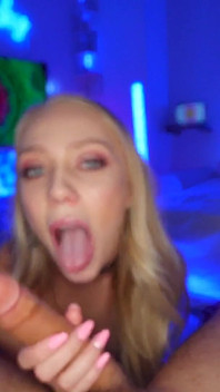Energetische blondine braylin bailey liebt es zu ficken