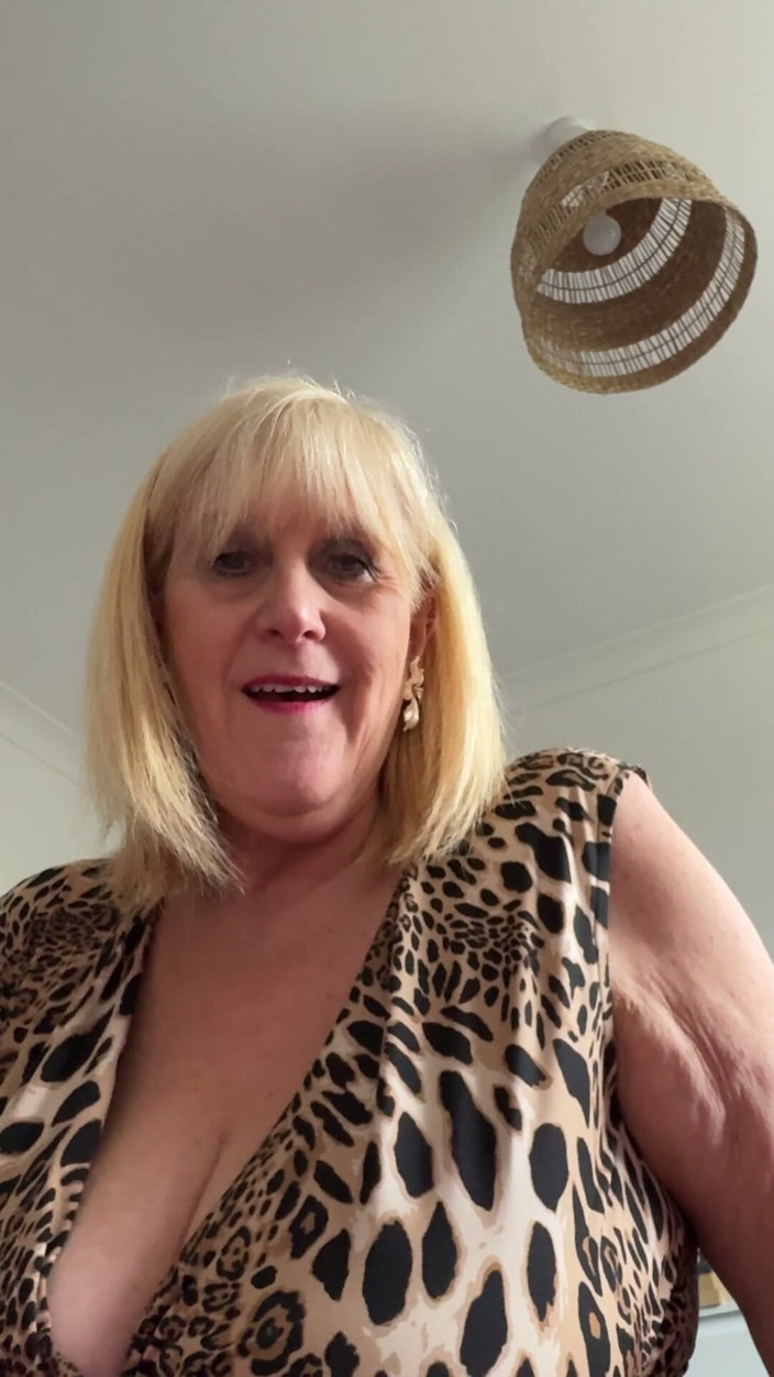 catherinecan69: Tus Mejores Amigas, Las Mamás, Plug Anal Y Medias