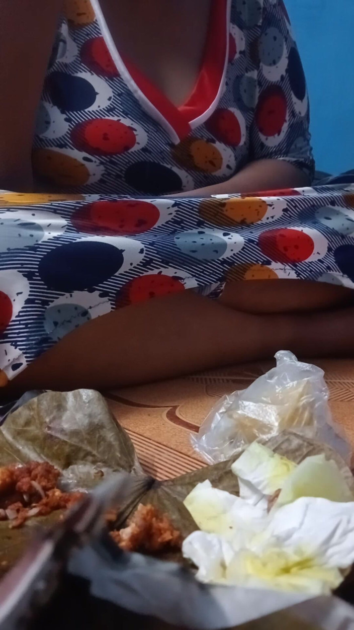 Tamil lesbian: Mătușă dolofană tamilă vorbește fierbinte