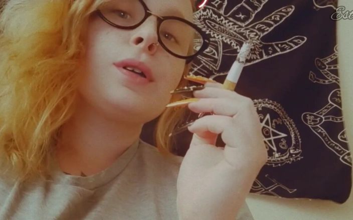 EstrellaSteam: Gafas y fetiche fumando