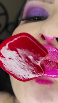 Dia dos namorados, fetiche por lábios chupando pirulito e beijando