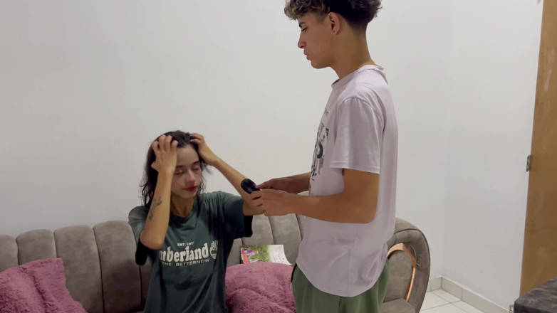 BritannySexxx: น้องสาวต่างแม่อยากเป็นนักร้อง แล้วฉันก็สอนให้เธอร้องเพลงด้วยควยใหญ่ในปากจนกลืนน้ำเงี่ยนฉันหมด