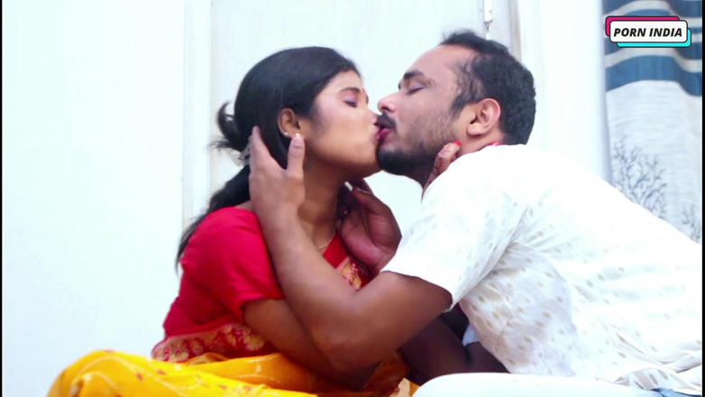 Porn India Studio: कामुक सुंदर जोड़ा जोरदार चुदाई कर रहा है