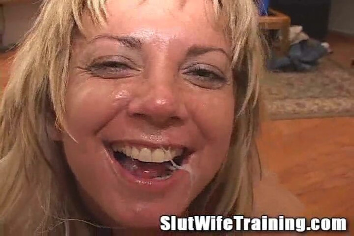 Slut wife training: Pancutan mani, isteri jalang pancutan muka blondie mengongkek batang orang...