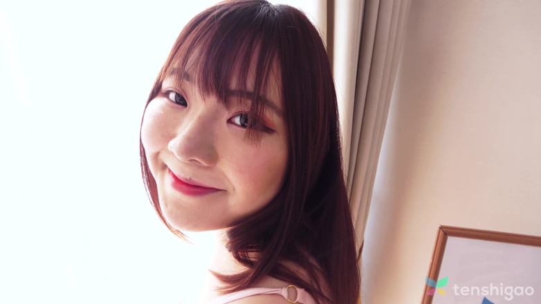 Tenshigao: Mollige sexy Japanse amateur Miki in sexy lingerie speelt met...