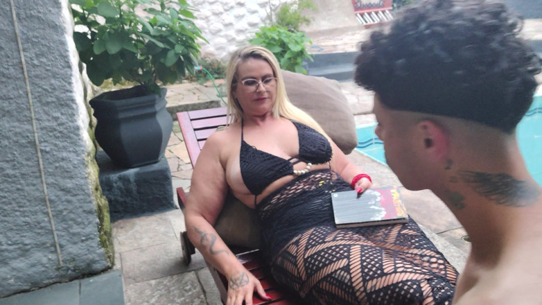 Tiffany Montavani: Nevlastní matka svádí svého přítele svým obrovským zadkem před svým...