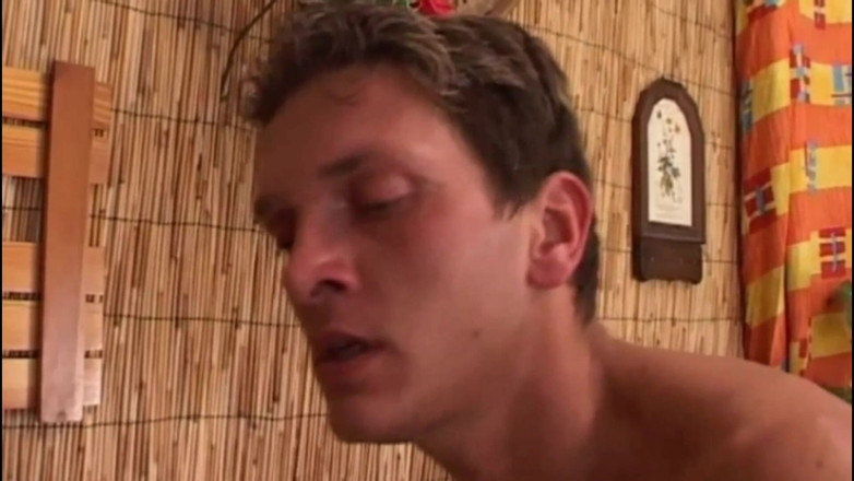TGIRL ROOM: Jovem fazendeiro chega em casa e fode sua namorada trans
