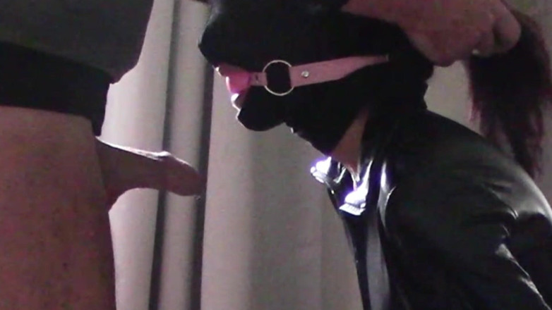 LauraOnHeels: MILF baisée dans la bouche avec de la salive et...