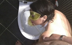 Toilet Mommy: Setelah dia mencoba kencing ayah tiriku, aku tidak pernah mencuci...