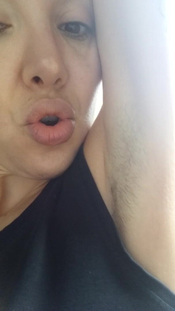 savannahamatoriale: Chlupaté podpaží a sexy velká prsa