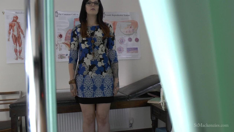 St Mackenzie's Archive: Miss Hendrix juega con su coño sabiendo que te mira