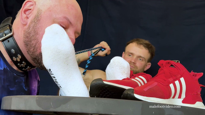 Czech male foot: Služba Titánovi: Podroben K Obsluze Mohutných Chodidel Silného Greye