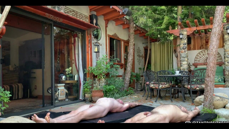 Tantric Fitness: 裸体普拉提锻炼！