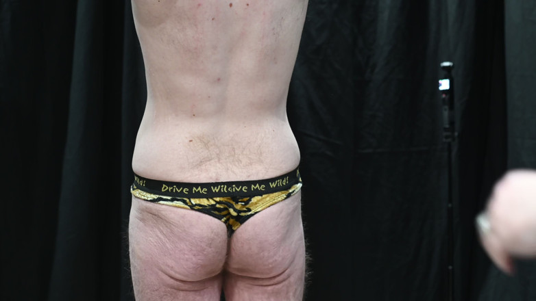 The Izars: Soft femdom trénink