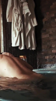 Güzel azgın orta yaşlı seksi kadın jakuzide yabancı tarafından sikiliyor nostaljik aamateur
