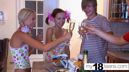 My 18 Teens: My18teens - gruppensex zwei paare - sperma im mund