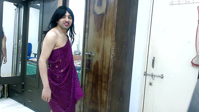 Cute & Nude Crossdresser: Nahá-Sexy sissy crossdresser femboy sweet lízátko zkouší DIY plážové oblečení,...
