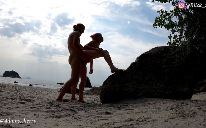 Cherry Adams: Seks di pantai terpencil!! Gadis remaja brasil amatir lagi asik...