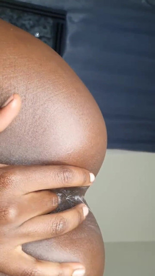 Amiri 1: Cặp mông nhỏ nhắn gợi cảm bú cu