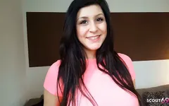 Primeira gozada interna anal para adolescente alemã July Johnson