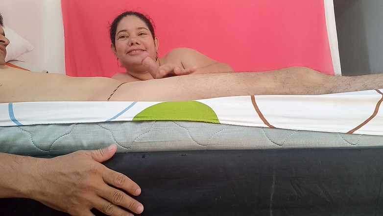 Valkyrie and Luigy Couple: Freundin lutscht tiefe kehle schöne latina