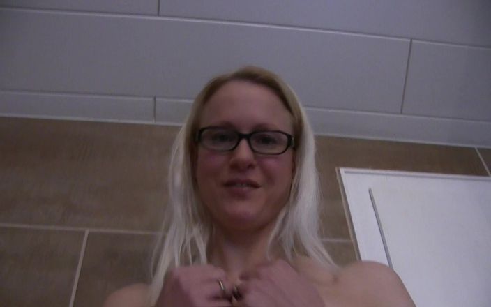 Blondehexe: Kåta pissed av