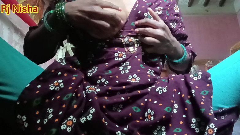 RJ NISHA: インドの主婦が大きな胸を手に入れる とてもホットな主婦と大きな穴