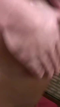 Curvă neagră mulge pula albă