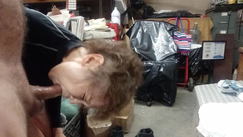 Cock Sucking Granny: Bà già thích bú cu hàng ngày