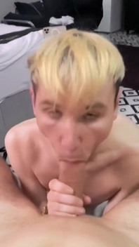 Hongerige Twink eet grote pik