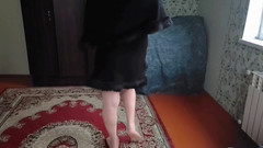 Kitty_Cross: Mooie femboy zittend op bed met oversized shirt