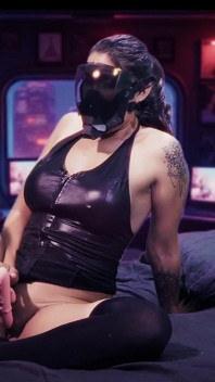 Deliciosa garota cyberpunk Astrid pede um vibrador cibernético e gosta até ela falhar!