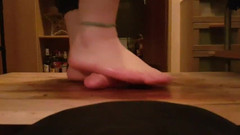ironball1983: POV - pisando descalça - depois de ser tratado com um salto...