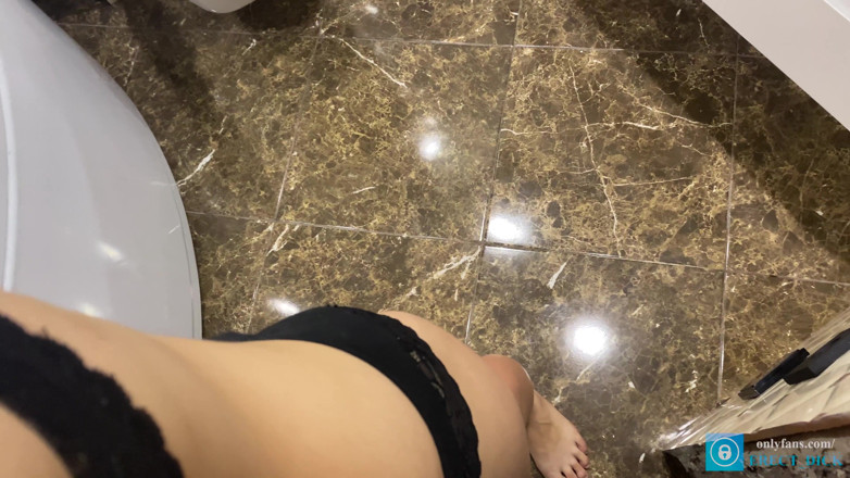 Erect Dick: Jej pierwszy domowy film! Mylić! Cipka masturbacja i nieśmiały obciąganie...