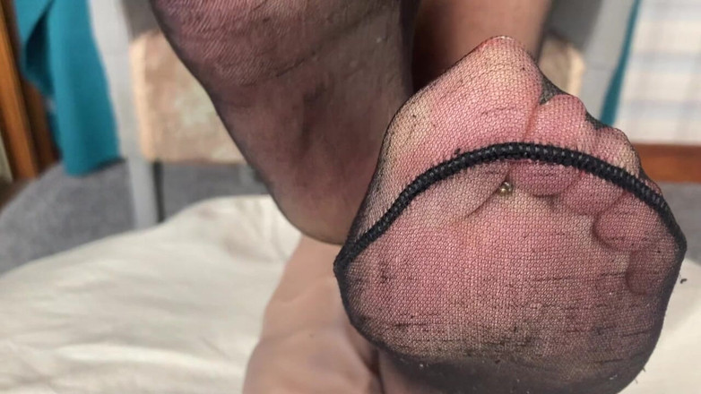 Mr MF: Mrs Mature Feet Showing You All Her Sexy Feet, Toes...
