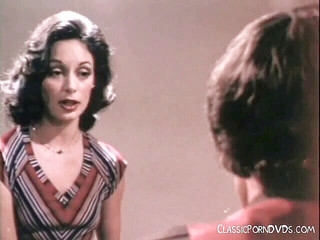 Classic Porn DVDs: Velký penis šuká tvrdě těsnou brunetku